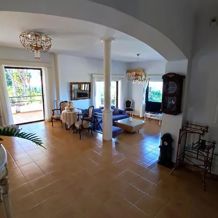 Farran 1 Villa Loukissia